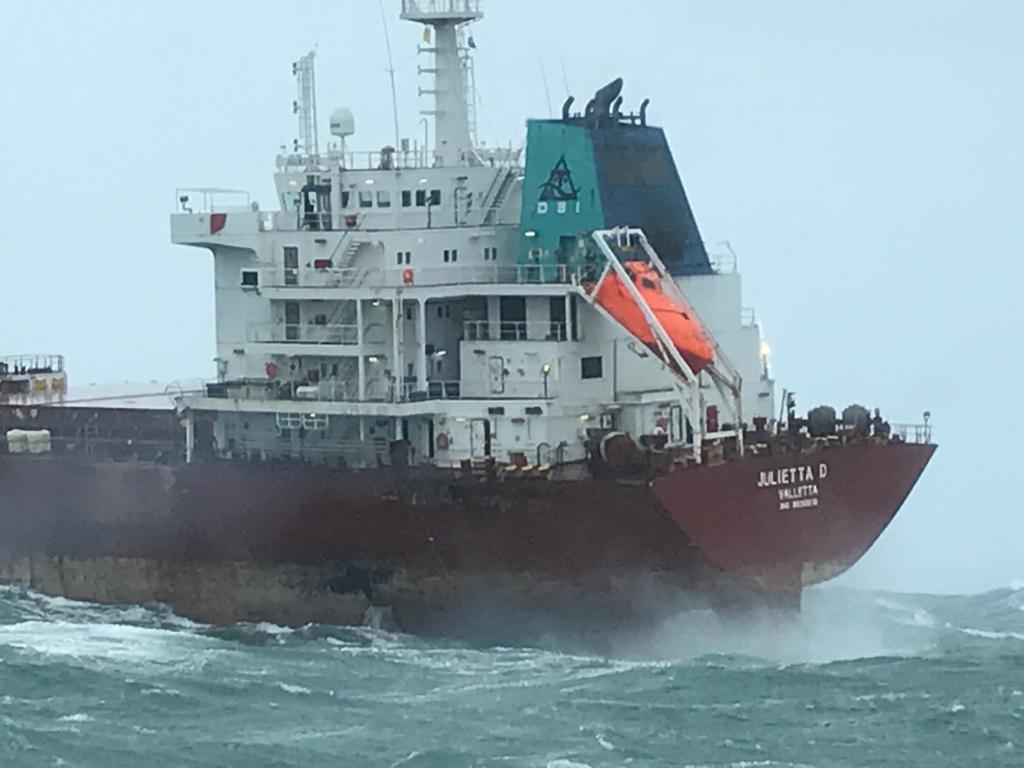 Gevaar geweken voor stranding losgeslagen schip