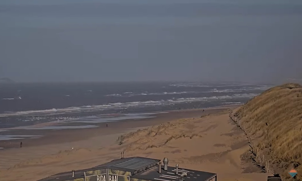 Kleine bolletjes olie aangespoeld op de Nederlandse stranden