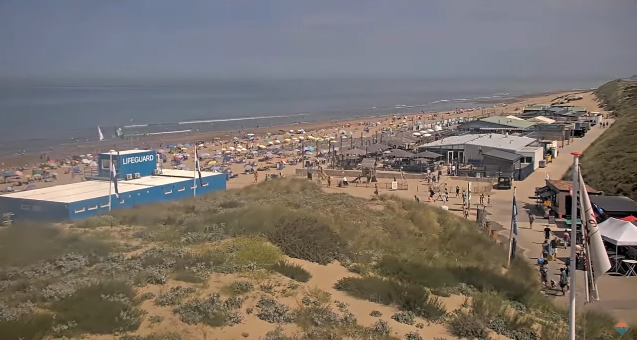 Hete stranddag voor de dinsdag