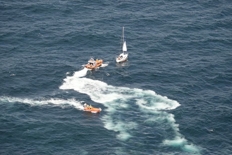 Zeiljacht maakt water op de Noordzee