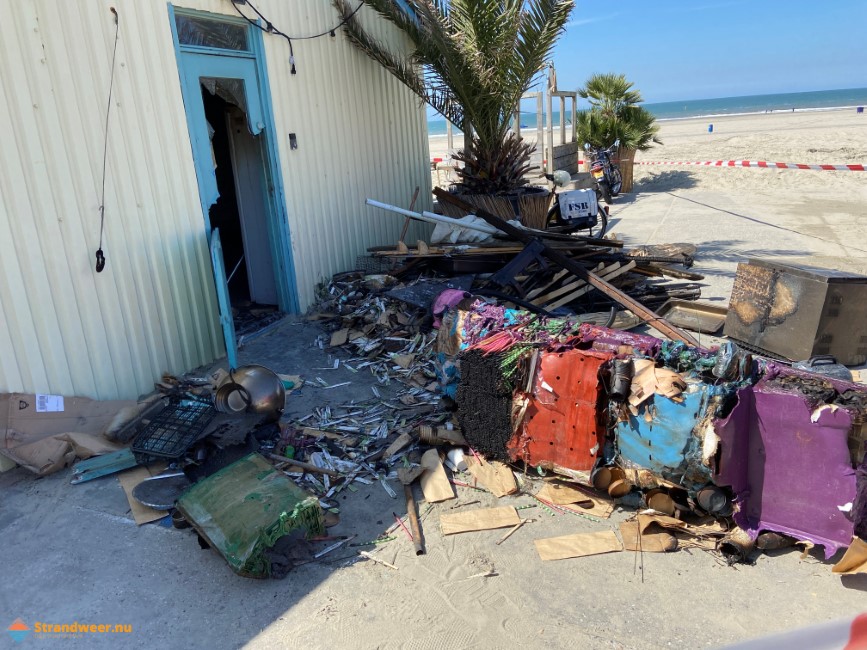 Herstel na brand strandpaviljoen gaat paar weken duren