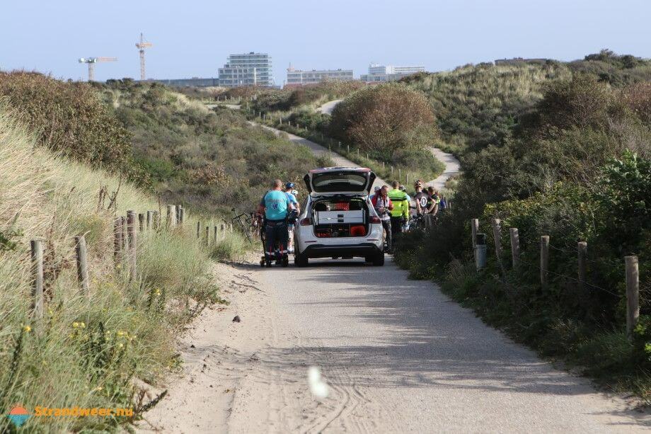 Wielrenner ernstig gewond na val op duinpad