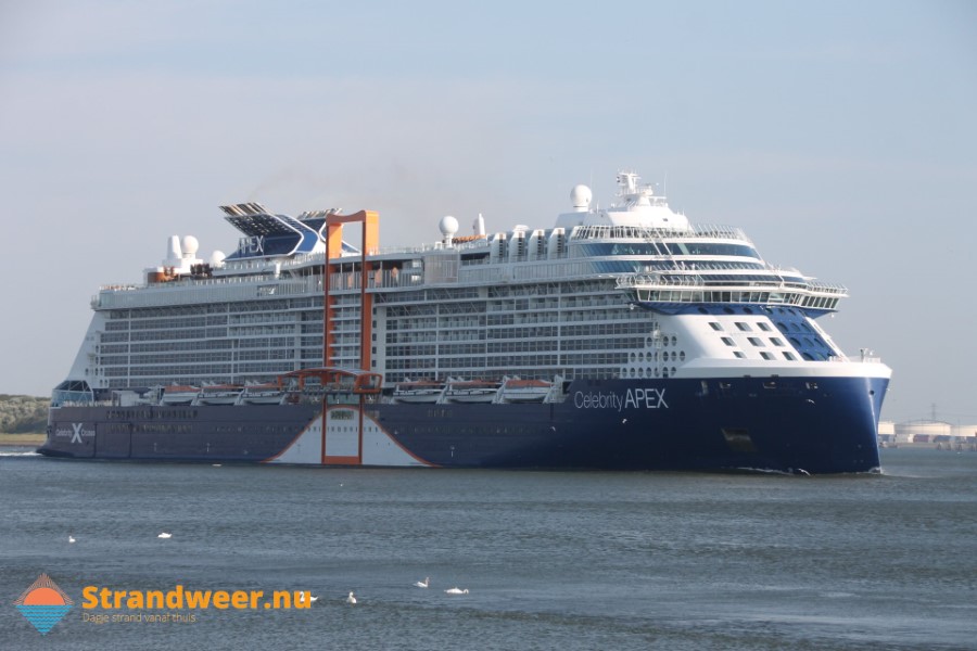 Maiden trip Celebrity Apex naar haven Rotterdam