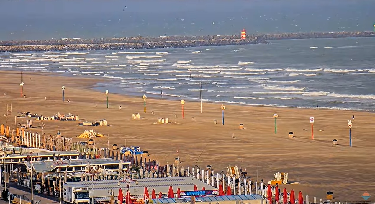 Harde wind langs de kust op zondag