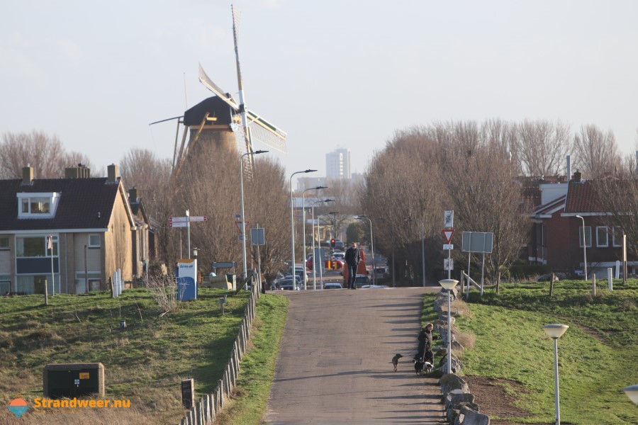 Dichte mist en gladheid in de ochtend