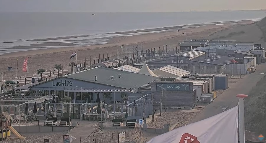 Een zomers warme dinsdag 