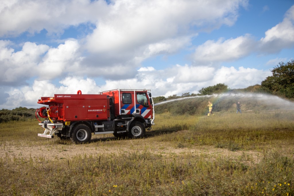 Grote brandweeroefening in Hoekse duinen