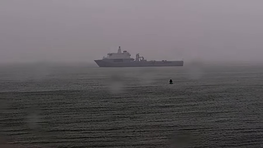 Zr.Ms. Karel Doorman terug in haven Den Helder