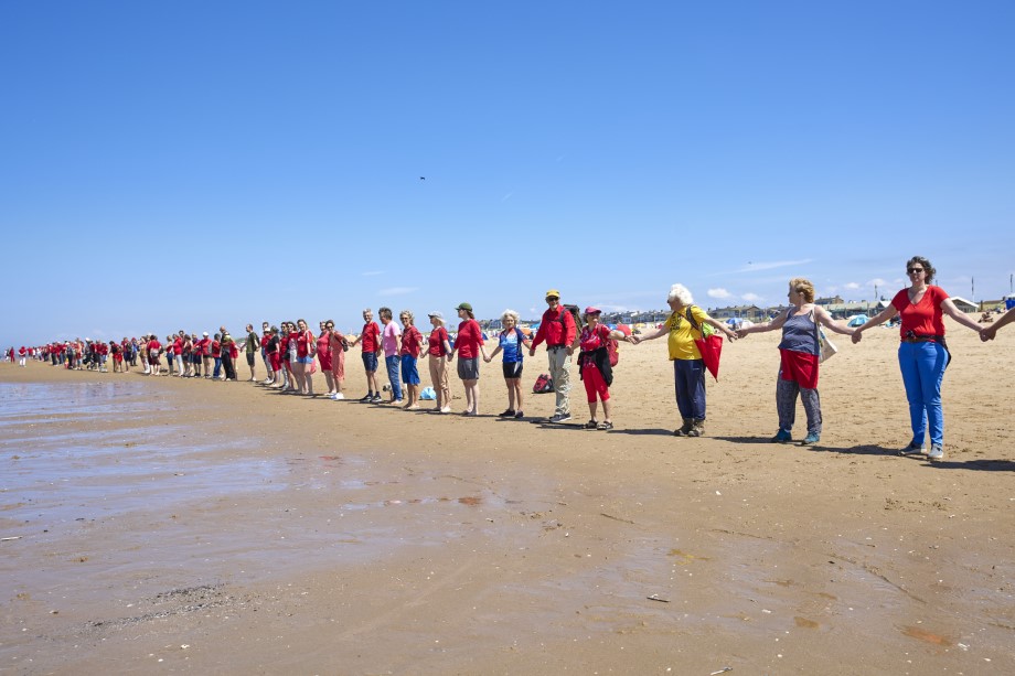 Tienduizenden mensen langs de kustlijn voor klimaatverandering