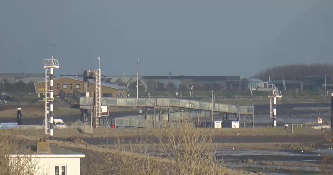 Havenstrand Vlieland krijgt 3 duizend kuub zand