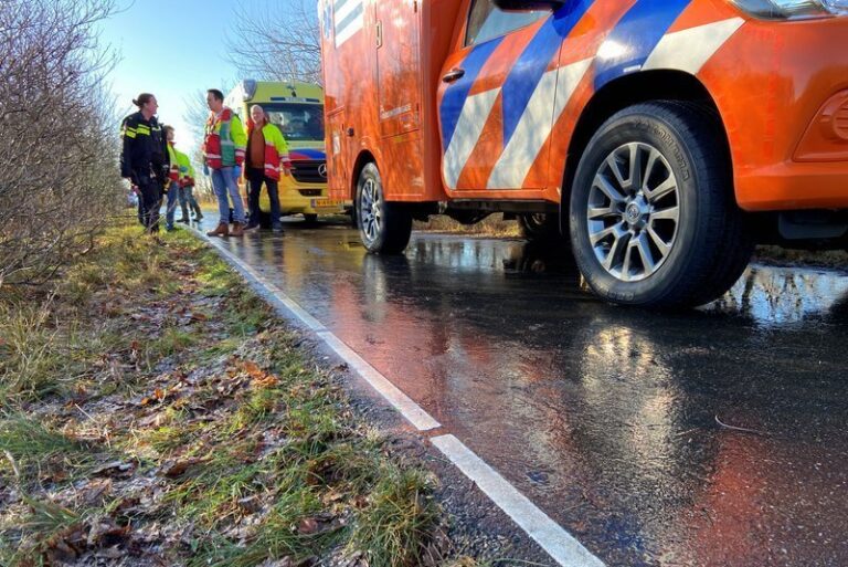 Wielrenner ernstig gewond na val in duinen