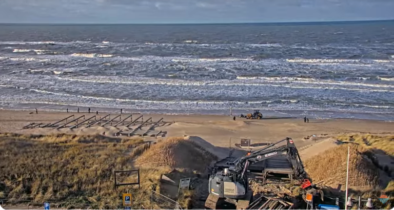 Nieuwe strandtrap bij Egmond aan Zee